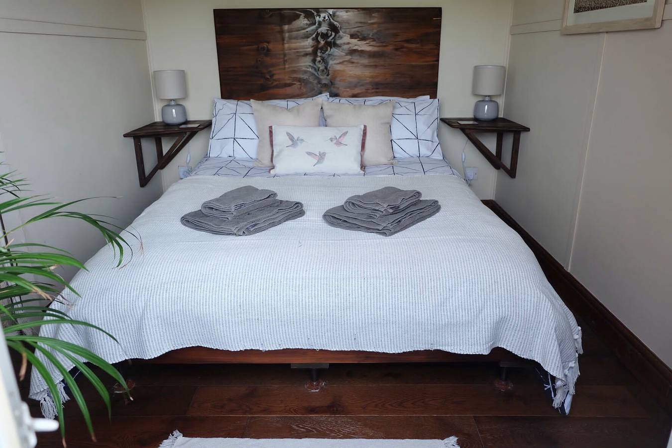 1 Bed Cabin - Sleeps 2 - 15 mins from Lyme Regis in Dorset