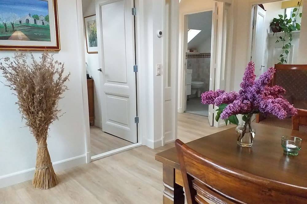 Ganze Wohnung, Charming and luxuriously furnished coach house on the Beemster ring canal in Zeevang, Markermeer