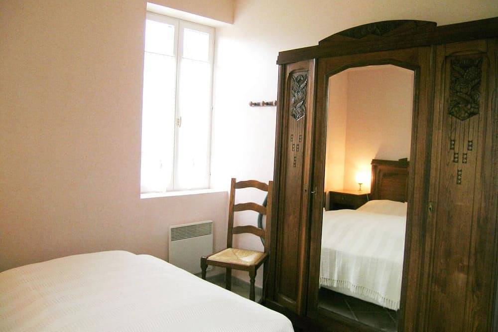 Haus mit 2 Schlafzimmern und umzäuntem Garten in Sologne, Haustiere erlaubt in Aurouër, Allier