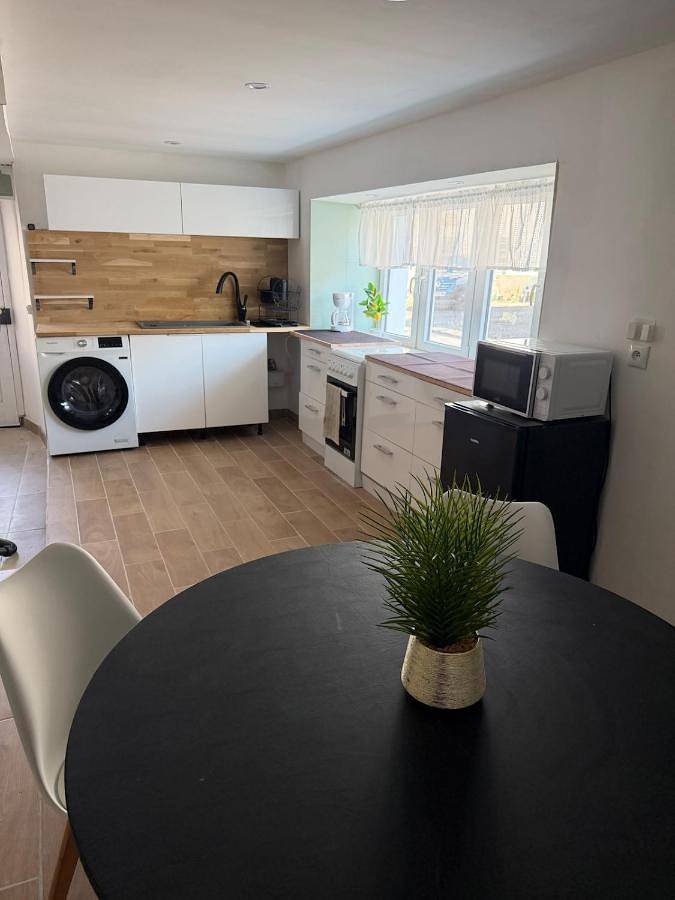 Appartement entier, 4-bedroom house, up to 7 people in La Monnerie-le-Montel, Parc Naturel Régional Livradois-Forez