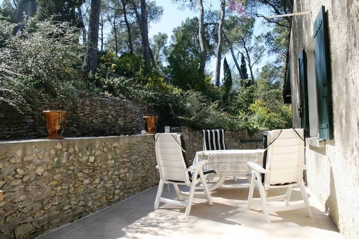 Gîte pour 6 personnes, avec piscine, adapté aux familles à Saint-Étienne-du-Grès - 2