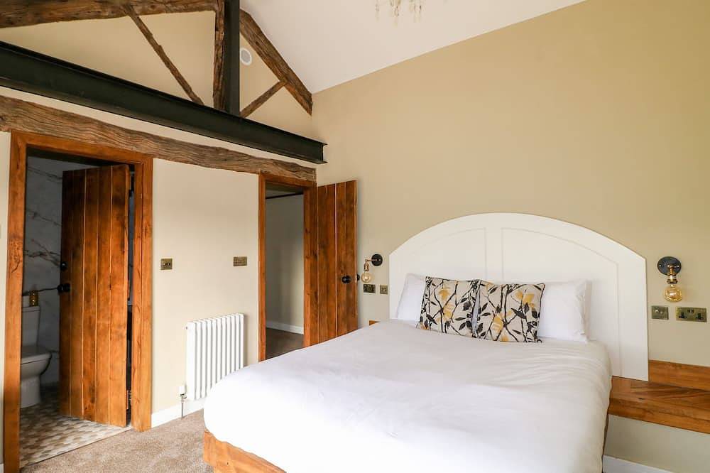 Green Barn, pet friendly, character holiday cottage in Oughtibridge in Sheffield, South Yorkshire