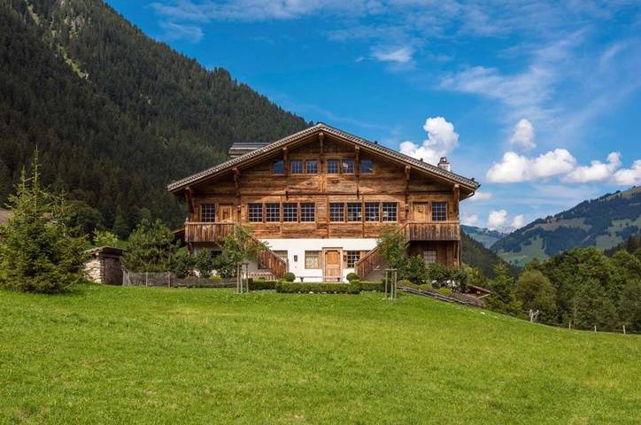 Ferienhaus für 12 Personen, mit Balkon und Terrasse sowie Garten in Lauenen