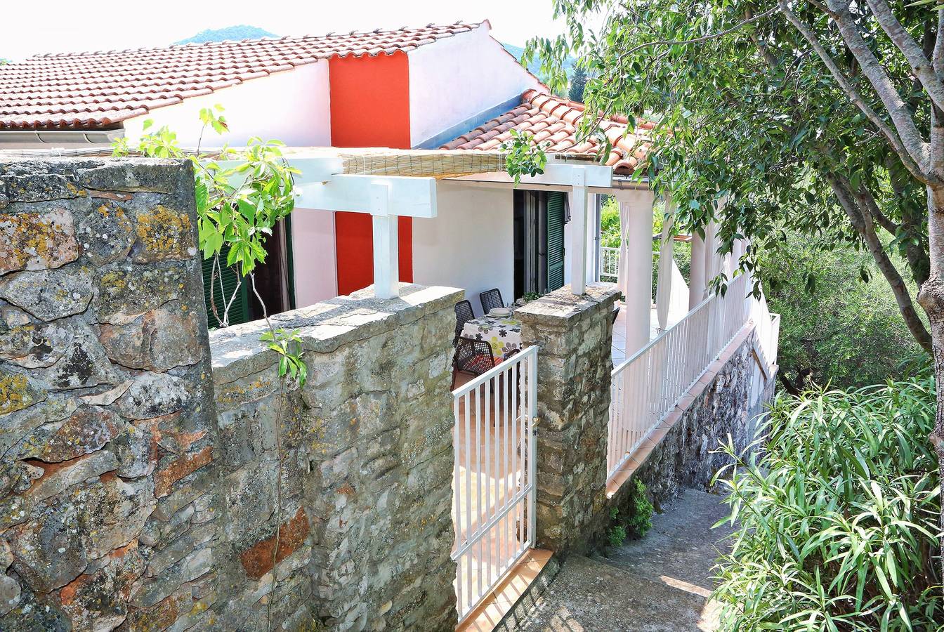 2-Zimmer-Haus mit Terrasse und Meerblick Sali, Dugi otok K-16128 in Sali, Dugi Otok