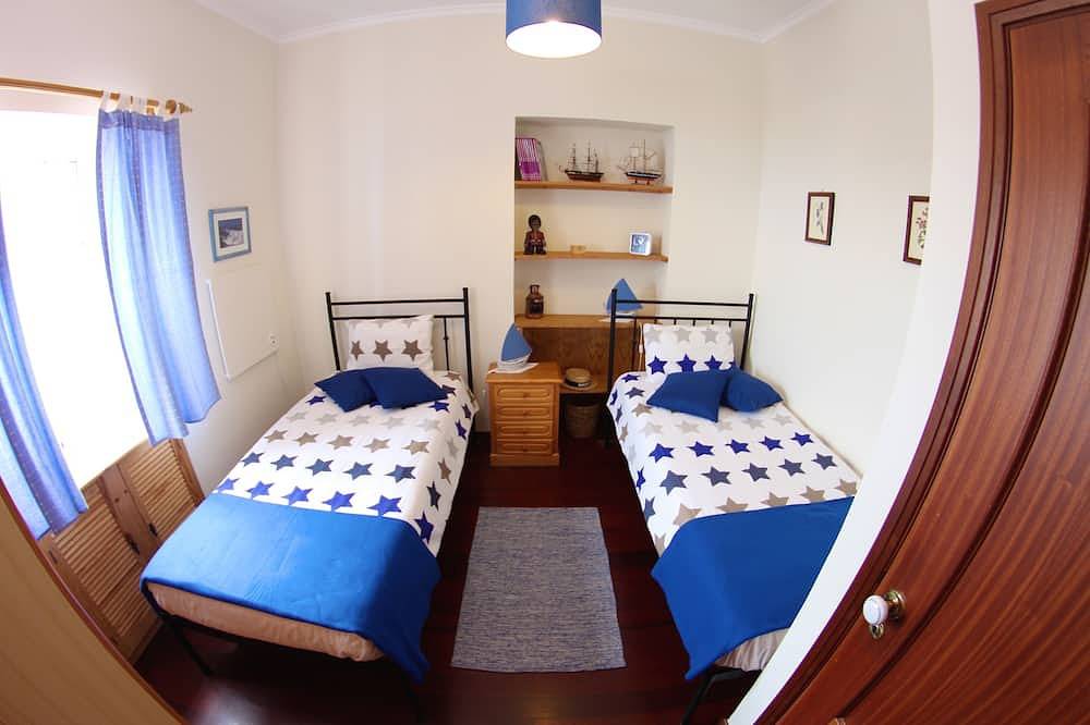 Traditional house. Fantastic sea view. Large outdoor spaces with barbecue. in Estreito da Calheta, Madeira