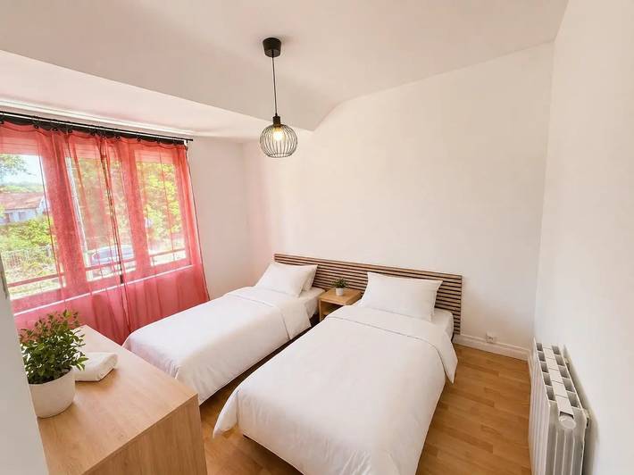 Gîte pour 4 personnes, avec piscine et bassin pour enfant à Saint-Honoré-les-Bains - 4