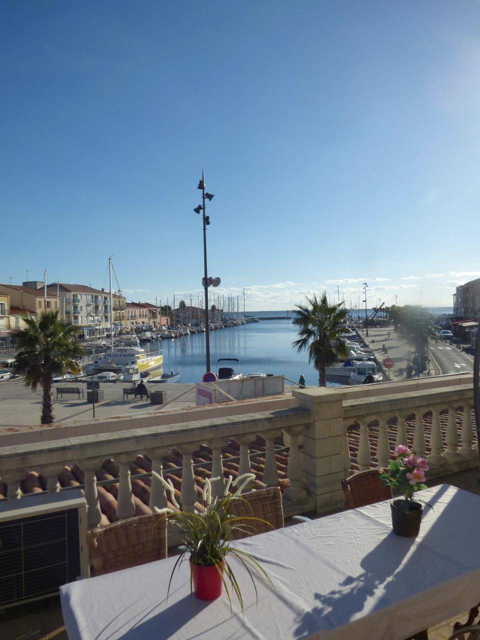 Hotel-Restaurant Du Port in Mèze, Côte méditerranéenne (France)