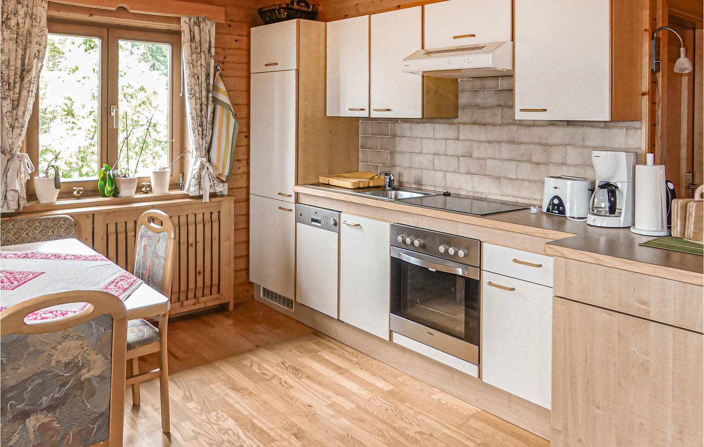 Ganze Ferienwohnung, Gemütliche 90 m² große Wohnung mit Terrasse, WLAN, Parkplatz und Küchenausstattung in Fresach, Villach-Land
