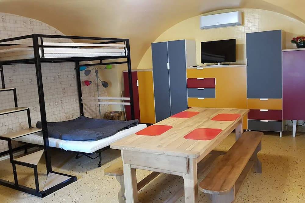 Ganze Wohnung, Homerez - Gemütliches Studio in Aydat mit Klimaanlage auf 26 m² in Aydat, Regionaler Naturpark Volcans d'Auvergne