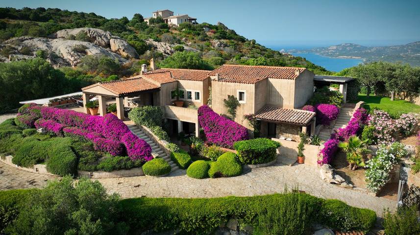 Villa 'Acula' con vista mare, Wi-Fi e aria condizionata in Cannigione, Arzachena
