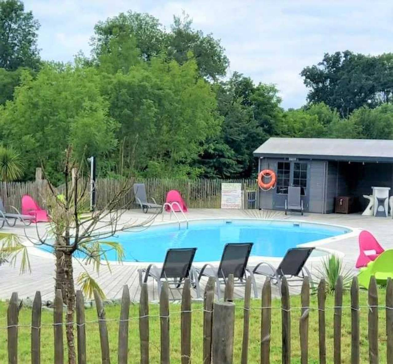 Zecamping 3* piscine chauffée hammam sauna locatif Tv 26m2 2 pers in Verruyes, Deux-Sèvres