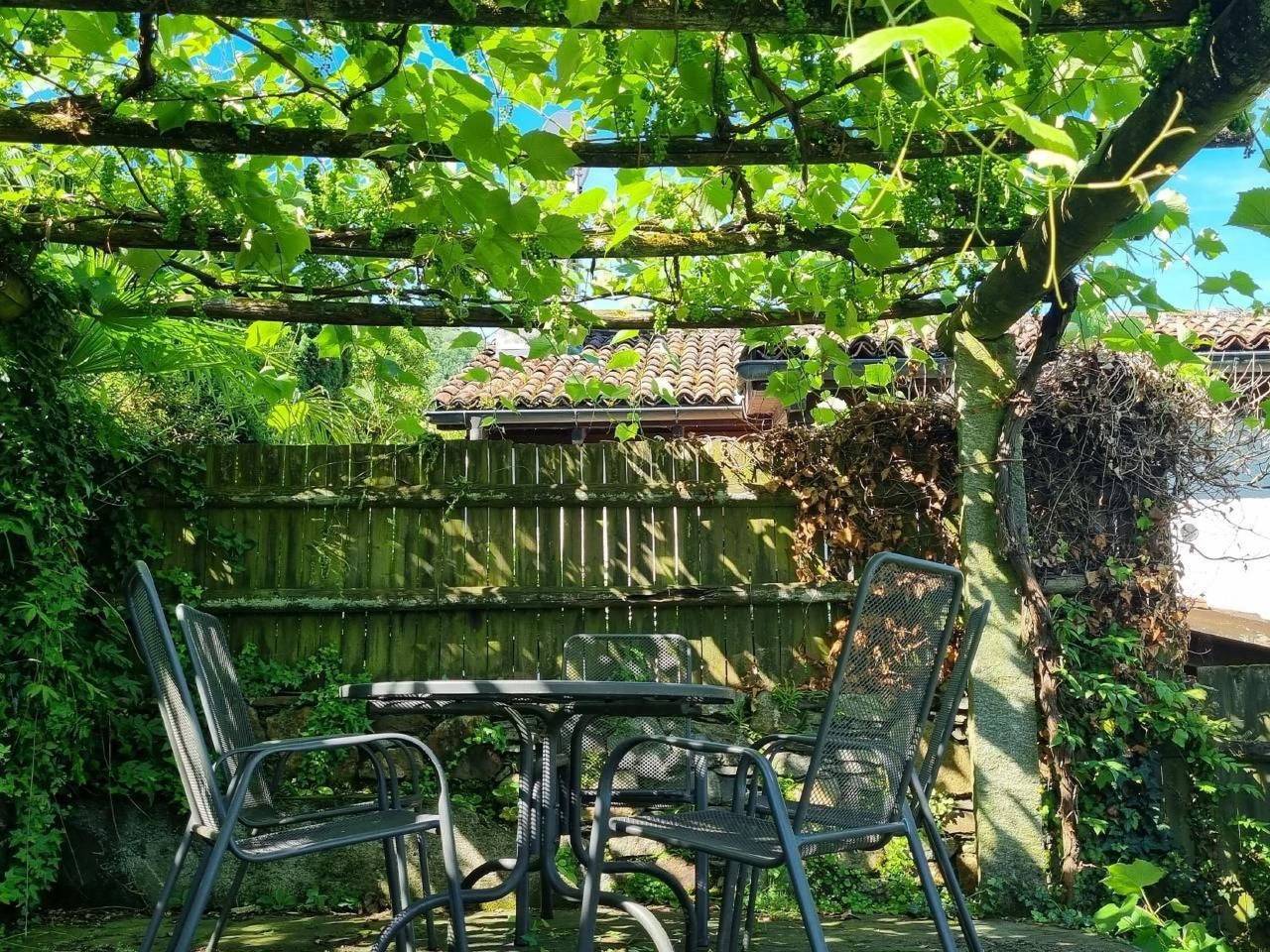 Rustico Casa Weber in Gambarogno, Lago Maggiore (Schweiz)