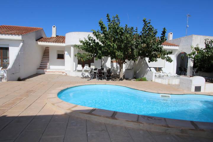 Casa rural para 6 personas, con vistas y terraza además de jardín y piscina, Se admiten mascotas en Deltebre - 3