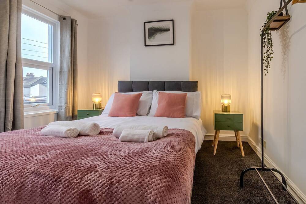 Casa-Confortable-Baño privado con bañera y ducha-Vista al Jardín in Dartford, Kent