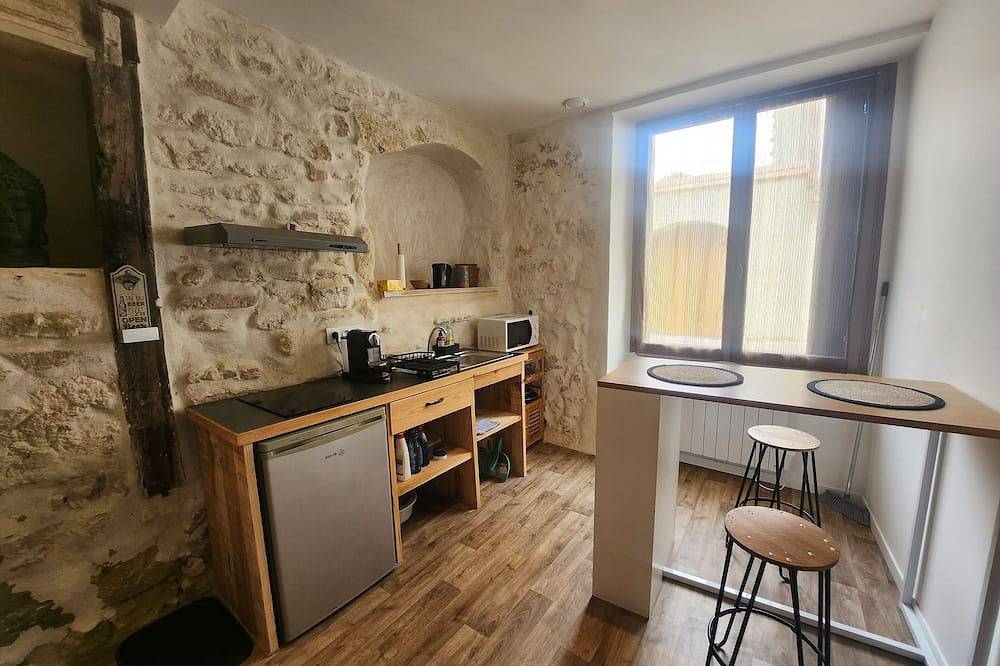 Entire apartment, Studio 20m² Casteljaloux center, equipped, 8 min Thermes, lake and leisure nearby in Casteljaloux, Nérac region