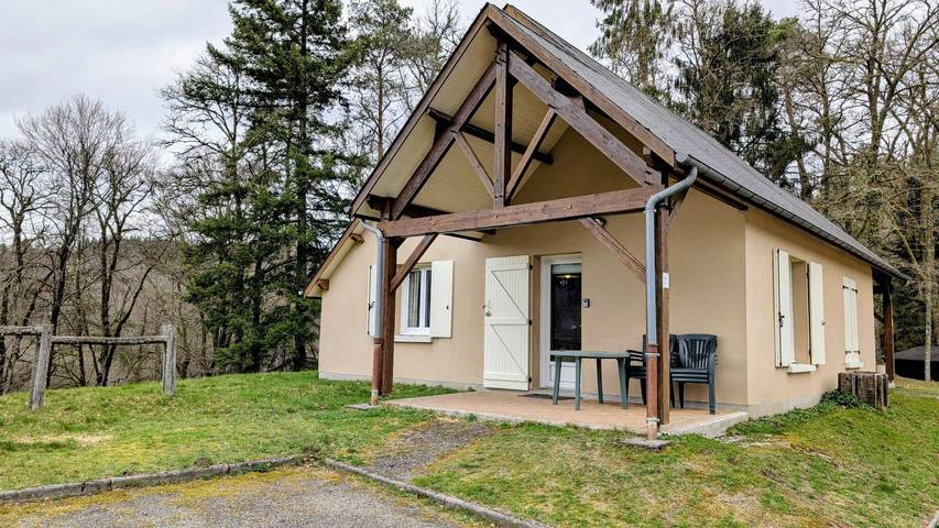 Gîte pour 4 personnes, avec jardin à Beaumont-du-Lac