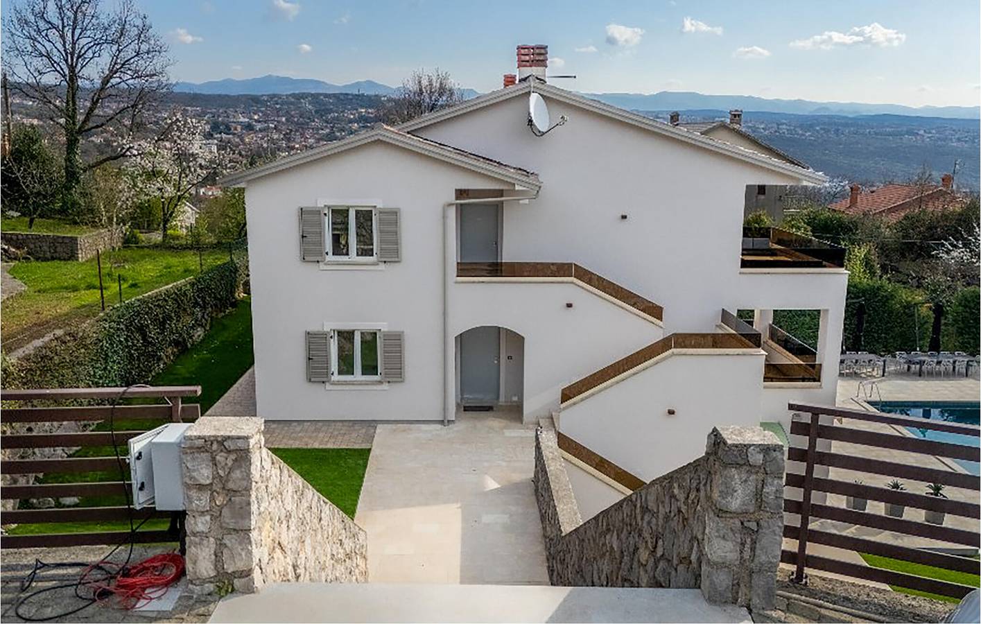 Apartamento con vistas al mar, piscina, aparcamiento y wifi - A 2,5 km de la playa in Opatija Riviera