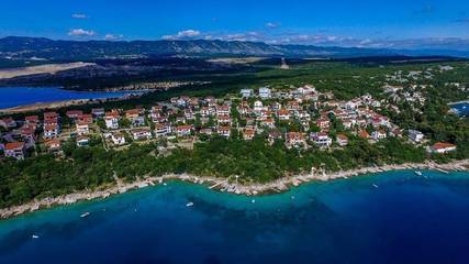 Maison d’hôte pour 7 personnes, avec balcon et jardin dans Krk