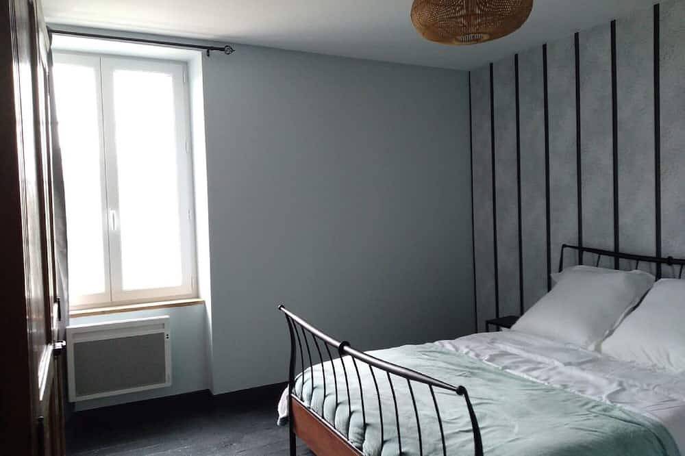 The Gîtes de la Croix au Blanc: \"Les Rosiers\" in Sains, Région de Saint-Malo