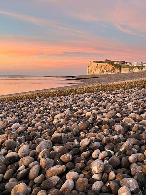 Location de vacances pour 8 personnes, avec jardin et terrasse dans Mesnil-Val Plage - 2