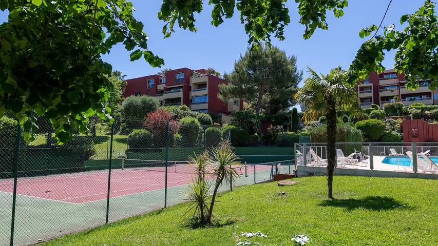 Gîte pour 7 personnes, avec Terrasse et Piscine dans Parc de Vaugrenier