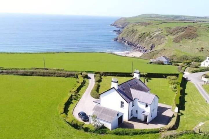 Cottage for 14 people, with garden, with pets in Aberdaron