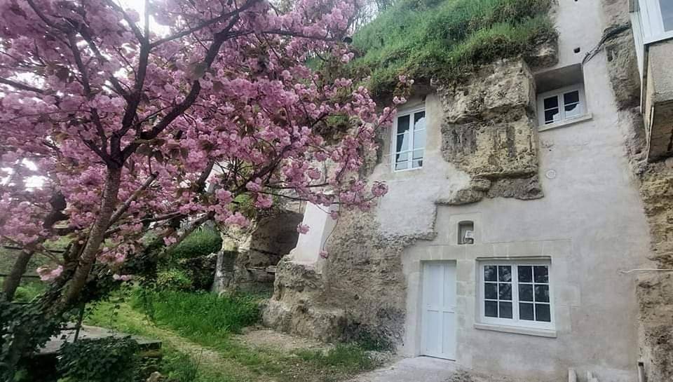 Two-Bedroom House in Montlouis-sur-Loire, Région de Tours