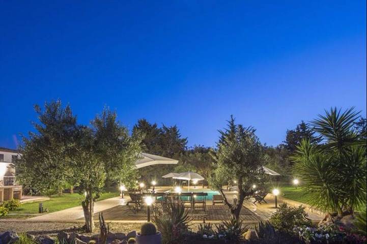 Agriturismo per 4 persone, con giardino e piscina in Scicli