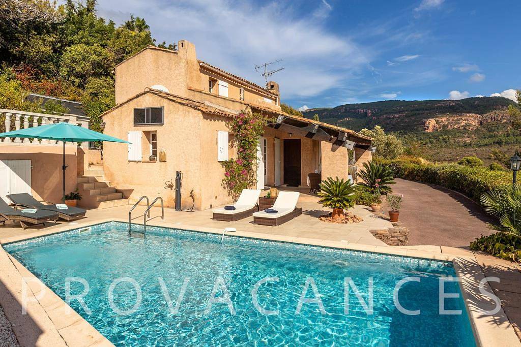 Villa pour 8 personnes avec balcon/terrasse in Roquebrune-sur-Argens, Côte méditerranéenne (France)