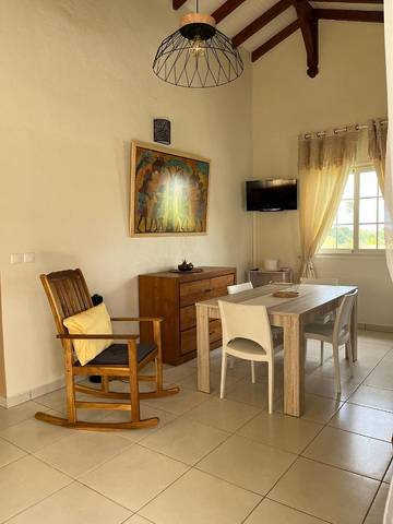 Location de vacances pour 4 personnes, avec jardin et vue à Petit-Canal