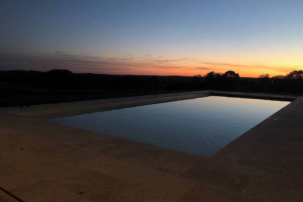 Belle, ferme de luxe avec une vue magnifique sur la campagne française. in Puylagarde, Tarn-et-Garonne