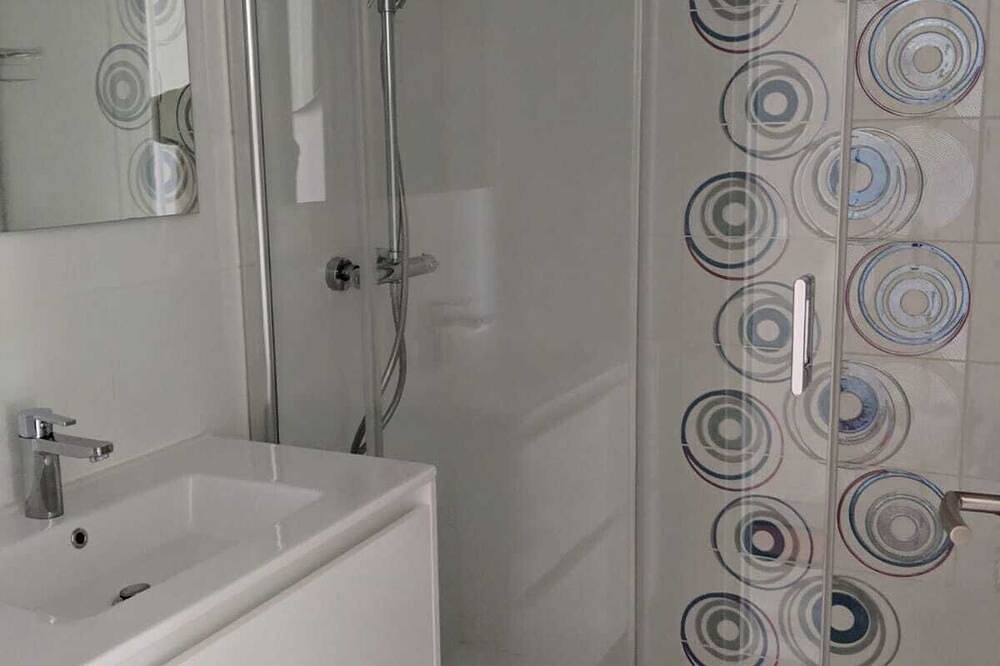 Ganze Wohnung, Wohnung Mit Terrasse Zum Strand Und Zu Den Sieben Inseln 2-6 Pers in Perros-Guirec, Rosa Granitküste