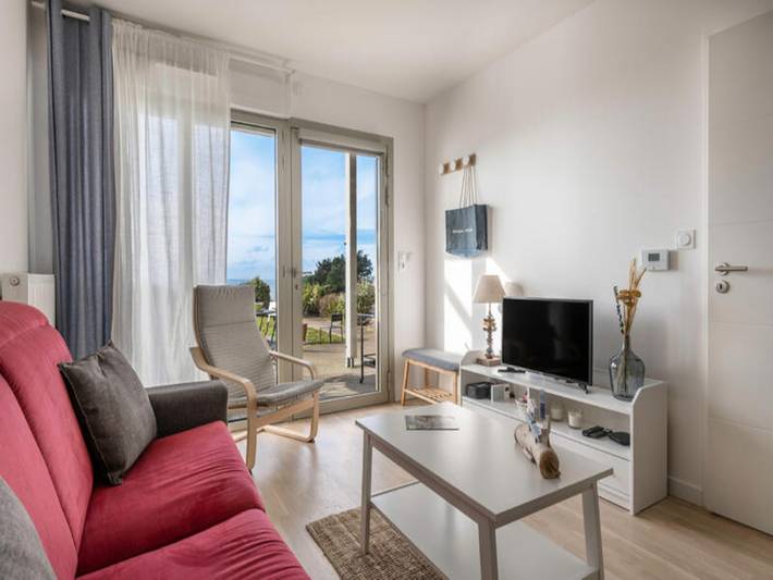 Gîte pour 3 personnes, avec jardin et piscine, adapté aux familles dans Plage de La Fontaine aux Bretons