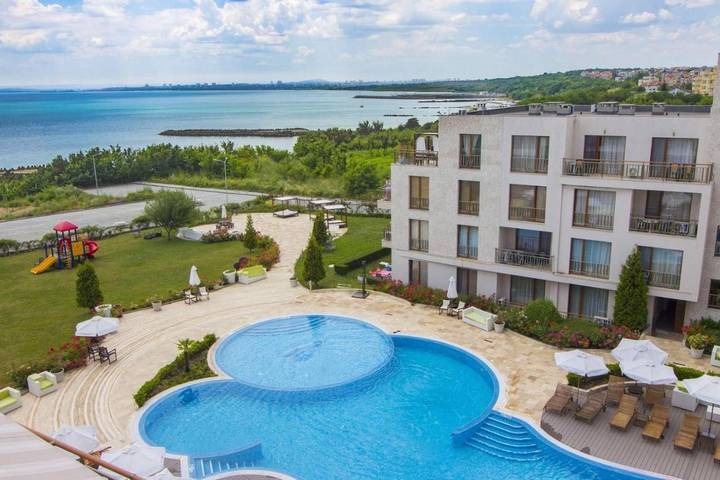 Apartament wakacyjny dla 3 osób, z ogród i jacuzzi oraz basen i sauna w Burgas