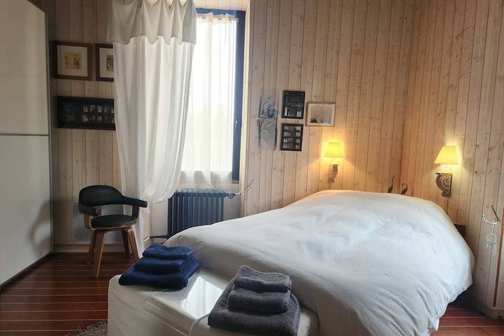 T'M3L, family home near the castle with large garden and Spa option in Meillant, Saint-Amand-Montrond