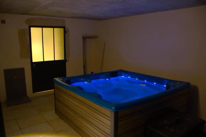 Location de vacances pour 5 personnes, avec jardin et jacuzzi, adapté aux familles à Saint-Jean-de-Ceyrargues