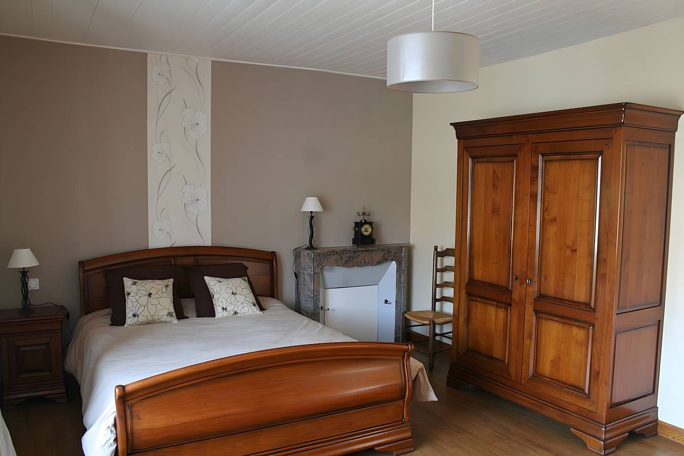 Suite Anémone – Accessible Room at Domaine De La Roche in Mont-Dol, Mont-Saint-Michel Bay