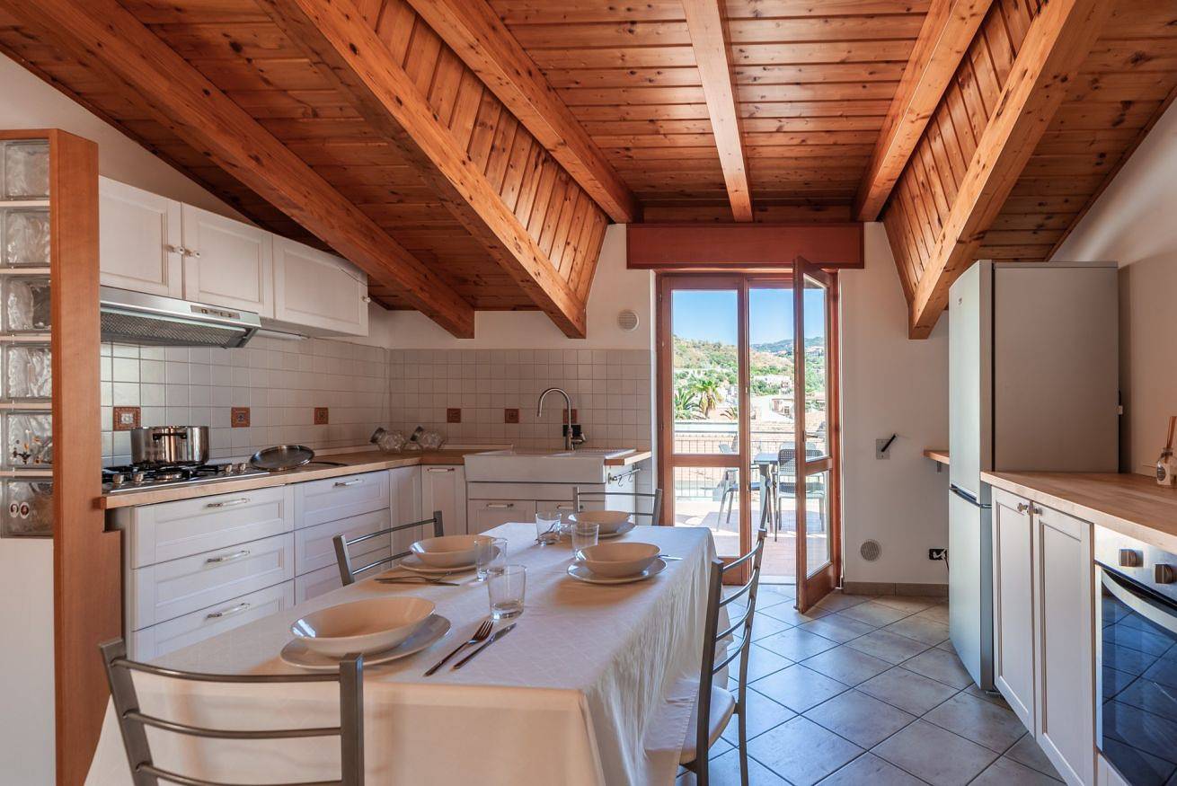 Appartamento intero, Ostrica - mansarda trilocale con terrazzo in Capo d'Orlando, Provincia di Messina