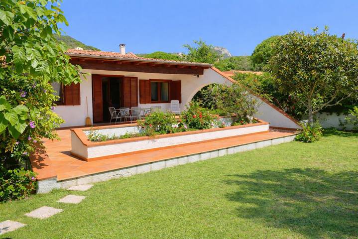 Villa pour 8 personnes, avec jardin à Costa Rei