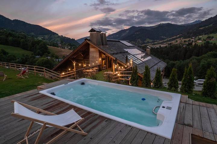 Chambre d’hôte pour 20 personnes, avec Balcon et Jacuzzi ainsi que Terrasse et Jardin