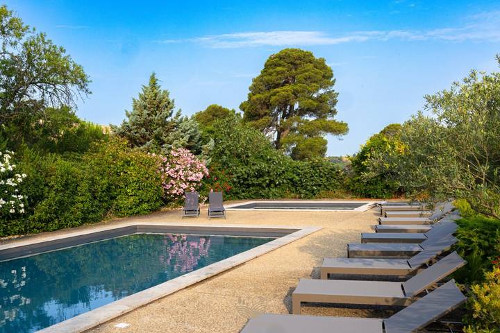 Gîte pour 20 personnes, avec jardin ainsi que terrasse et piscine à Trèbes - 4