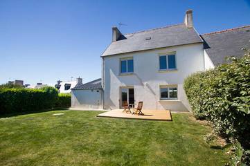 Location de vacances pour 6 personnes, avec vue ainsi que jardin et terrasse dans Penhors