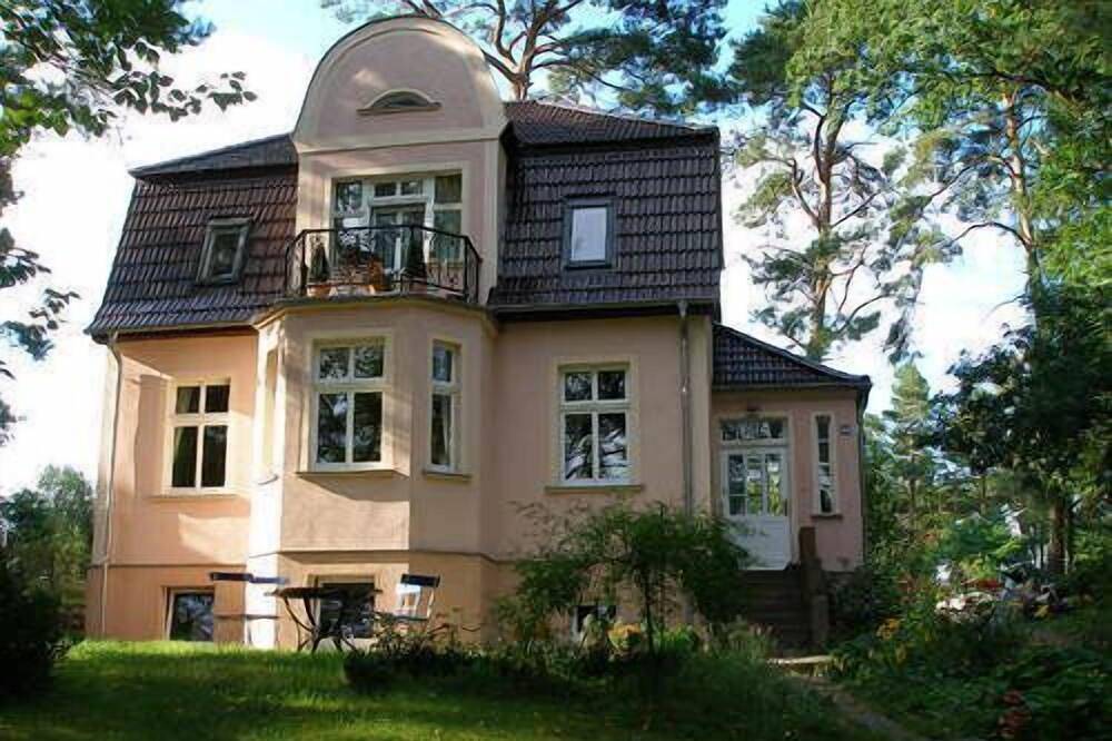 Ganze Wohnung, Gemütliche Ferienwohnung am Röblinsee im Souterrain einer Villa in Röblinsee, Fürstenberg/Havel
