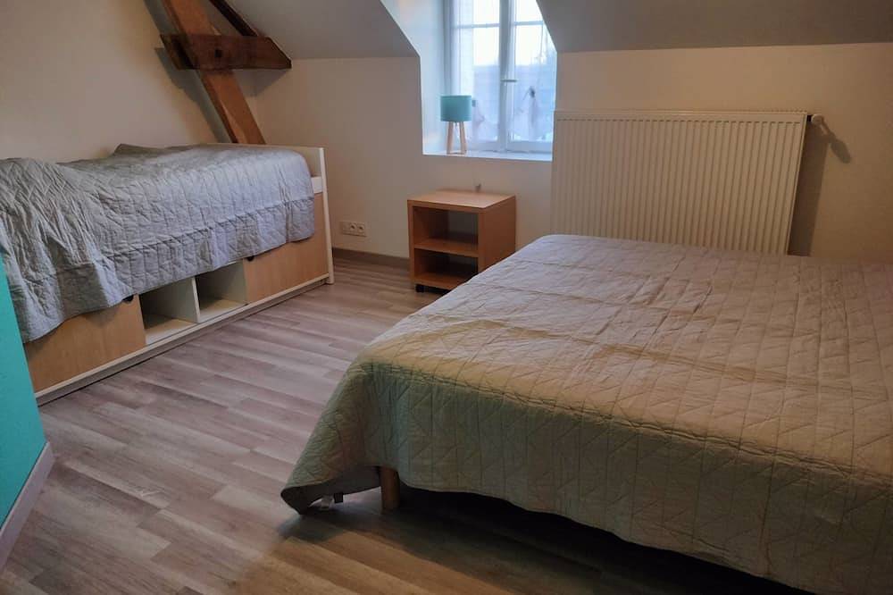 Grand gîte rénové 14 pers entre Angers et Saumur. Cour fermée et parking privé. in Bellevigne-en-Layon, Vallée de la Loire