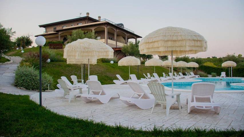 Bungalow für 4 Personen, mit Pool und Whirlpool sowie Garten und Sauna in den Abruzzen - 2