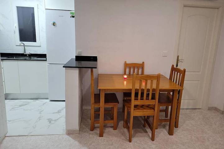 Ferienhaus für 8 Personen, mit Balkon und Garten sowie Pool, mit Haustier
