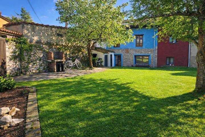 Casa rural para 8 personas, con jardín y terraza, Se admiten mascotas en Poo de Llanes