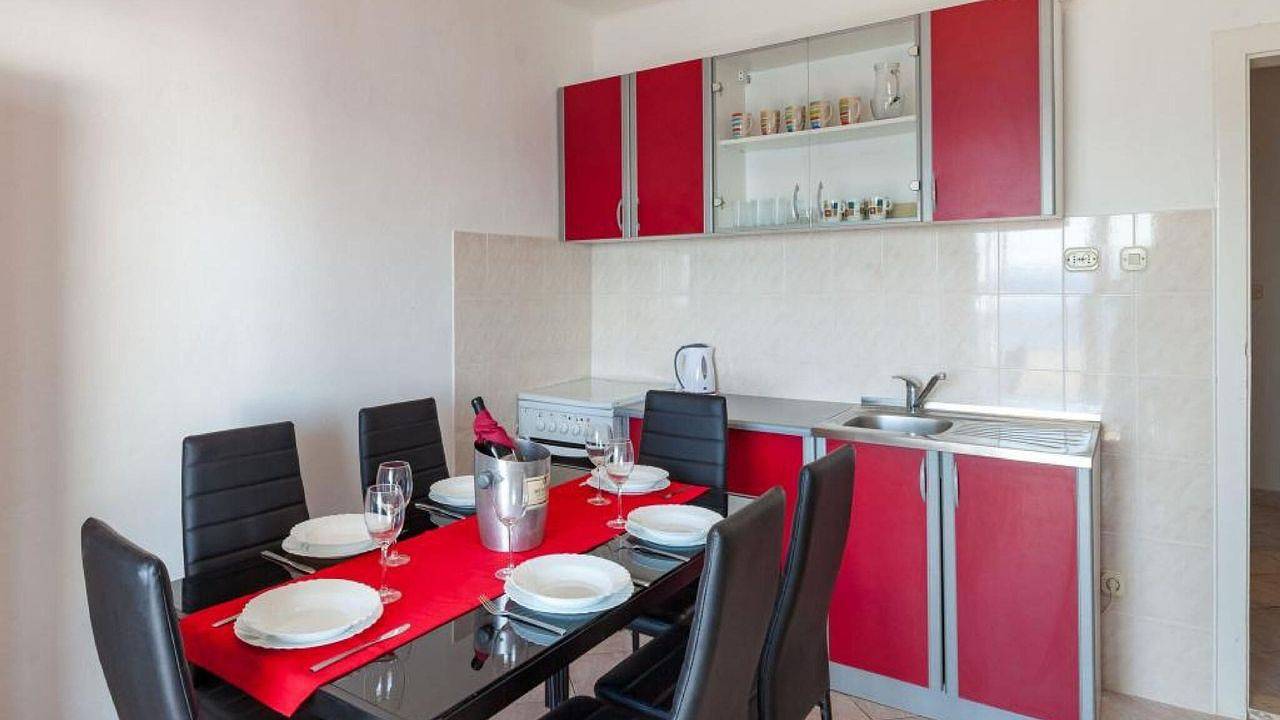 Ganze Ferienwohnung, Ferienwohnung für 6 Personen (60 m²) in Pisak in Pisak, Split-Dalmatien