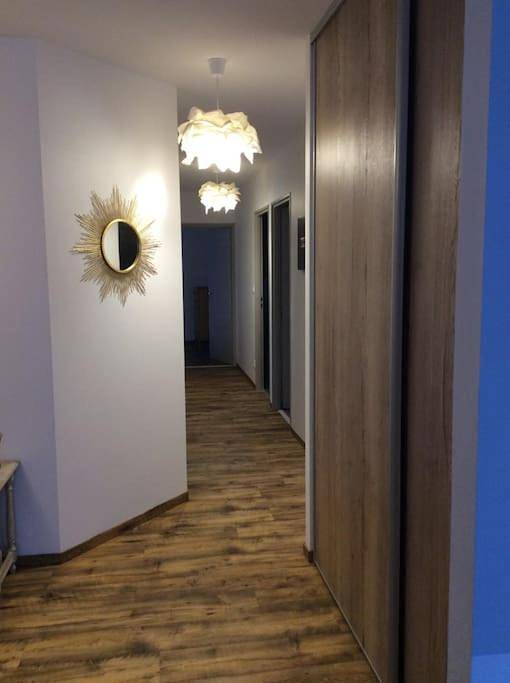 Location de vacances pour 8 personnes, avec terrasse et jardin ainsi que vue et piscine à Le Roc - 2