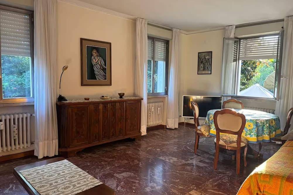 Ganze Wohnung, Apartment with terrace at Lido, near sea and vaporetto in Lido di Venezia, Venedig